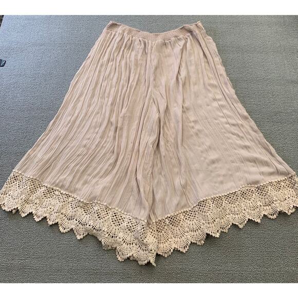 Free People Women's L Flowy Shorts Beige Cropped Culottes Crochet Lace Hem - Picture 1 of 14